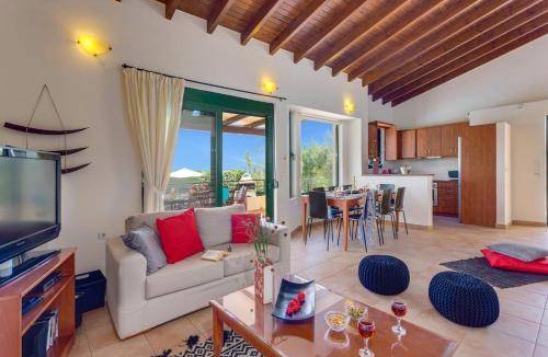 Pyrgos Psilonerou Villa | Villa ∙ 4 bedrooms ∙ 8 guests