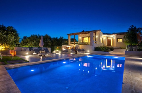 Pitharion Villa | Villa Ampelaki, premium 5 bdr villa with heated pool