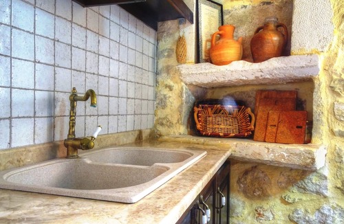 Frantzeskiana Metochia Villa | Villa Andriana - Traditional Luxury