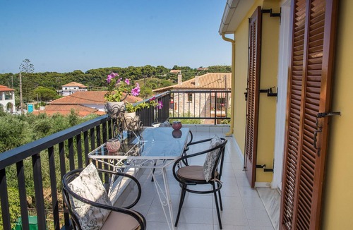 Ano Vasilikos House | Villa Anna - 3 bedroom apartment 2nd floor