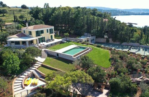 Kilada Villa | Villa Aria - Luxury Beachfront Villa with Pool and Tennis Court