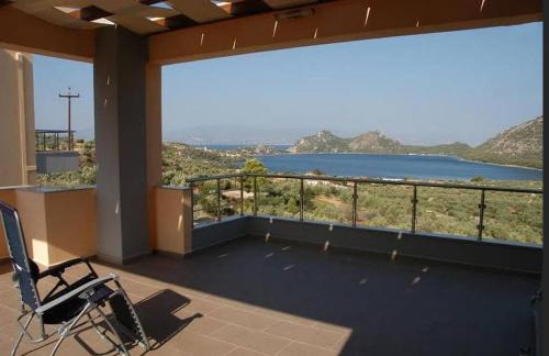 Limni Vouliagmenis Apartment | Villa Armonia