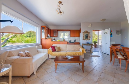 Skaleta House | Villa Chrysalida, peaceful home with scenic views!