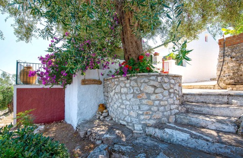 Ieromonachos Villa | Villa Eleonas is a detached holiday home which provides ideal stay to the guest.