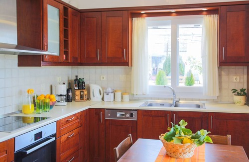 Chlomatiana House | Villa Elizabeth - spacious Country House - Coco mat linens