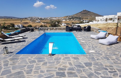 Piso Livadi House | Villa Emily a 1 bedroom villa in Punda Beach Paros ideal for couples.