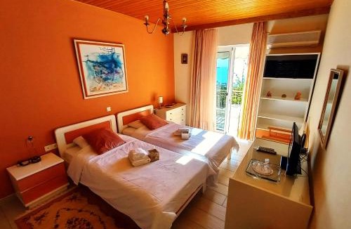 Kropia House | Villa "Eva" - Entire Beachfront Holiday Home - 4S