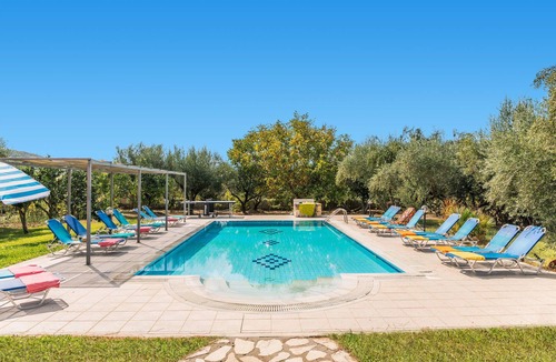 Almiros Beach Villa | Villa Finikas by Villa Plus