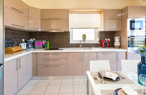 Marathi Villa | Villa Galini, with sea views only 150m away from Loutraki beach