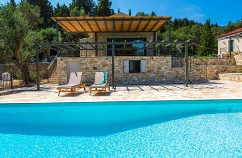 Koutsi Villa | Villa Gionis in Paxi