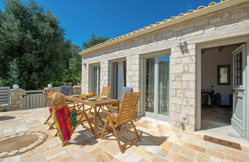 Mpogdanatika Villa | Villa Iliana on Paxos is looking forward to host you.