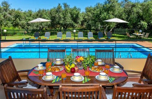 Pyrgos Psilonerou Villa | Villa Ilos by Villa Plus