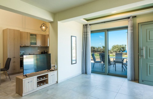 Prines Villa | Villa Iokasti, sea view with heated pool, 5 min walking from Atsipopoulo center