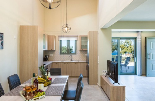 Prines Villa | Villa Iokasti, sea view with heated pool, 5 min walking from Atsipopoulo center