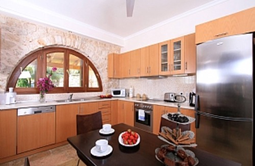 Kassiopi Villa | Villa Loukas (3 Bedroom, Sleeps 6)