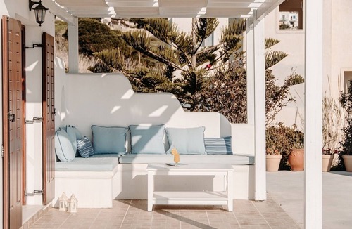 Naxos Town Villa | Villa of Roses in Naxos with pool