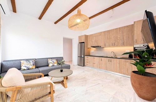 Paralia Kourna Villa | Villa Remezzo Heated Pool, Beach Side, 24 guests