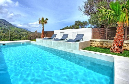Filaki Villa | Villa Silentium Olia by PosarelliVillas