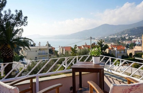 Palaio Tsifliki Villa | Villa with great view and a few steps away from the beach !
