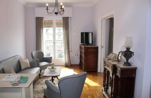 Omonia Apartment | Vintage, spacious apartment in the heart of Athens!