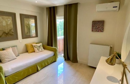 Vouliagmeni Apartment | Vouliagmeni Athens Riviera walk to beach