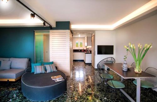 Vouliagmeni Apartment | Vouliagmeni Kavouri Beachfront Apartment