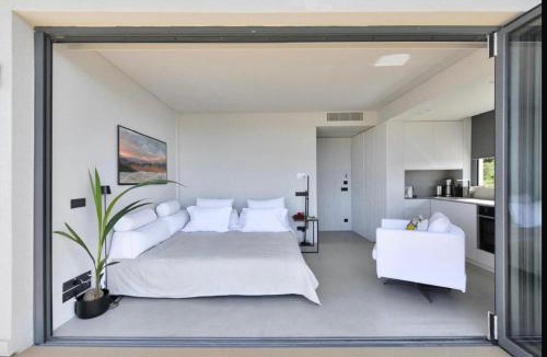 Vouliagmeni Apartment | Vouliagmeni Panoramic 200m2 Rooftop & 25m2 Loft