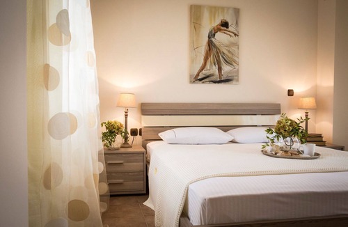 Nea Skioni Villa | (w) Queen 4 Bedroom Villa | Private Pool
