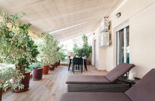 Koukaki Apartment | Walking distance to all attractions, safe, superb