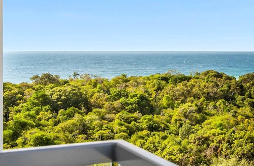 Bokarina Apartment | Waterfront 2-Bed Oasis - Pool, Steam, Jacuzzi, Gym