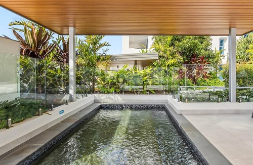 Bokarina Apartment | Waterfront 2-Bed Oasis - Pool, Steam, Jacuzzi, Gym