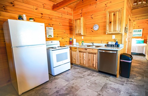Eddyville Cabin | Waterfront Sunrise Bay Log Cabin - Lake Barkley Log is your perfect family escape on Lake Barkley! This charming log cabin offers two bedrooms, a sleeping loft, full kitchen, and bathroom with shower.