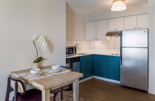 Oyster Point Hotel | Waterfront Suite | 1 Queen Bed | Free Breakfast | Near San Francisco Airport