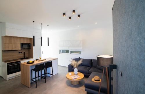 Vouliagmeni Apartment | White House Vouliagmeni 2-Free parking-next to the sea