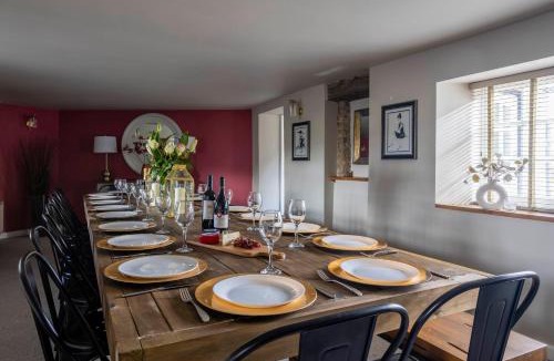 Upton Cheyney House | Wisteria View with hottub & cabin sleeps 20