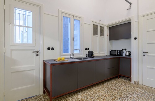 Plaka Apartment | Your 4 bdrm Dream House w/Acropolis View & Jacuzzi