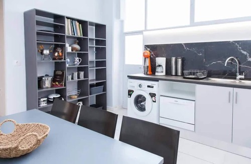 Ilioupoli Apartment | Ypsilon IconicAthensHome next to Mount Hymettus National Park