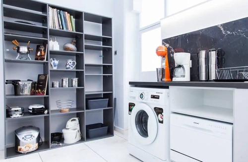 Ilioupoli Apartment | Ypsilon IconicAthensHome next to Mount Hymettus National Park
