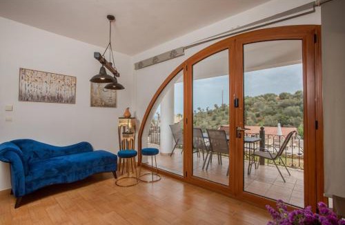 Makrys Tichos Apartment | Zen Serenity Retreat with Great Outdoors, Pool & Parking