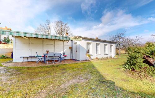 1 Bedroom Nice Home In Montmorillon