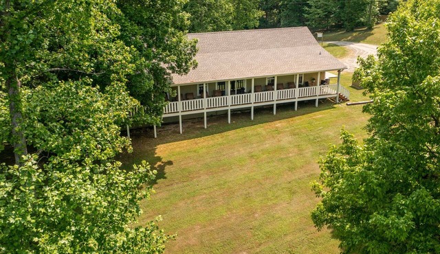10/10 Rated | 12-Acre Family Retreat Near Nashville | Book Your Summer Stay Now