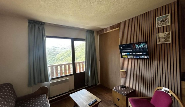 100m from shops, 6th floor, view mountain, balcony, tv, 25m², Les Menuires