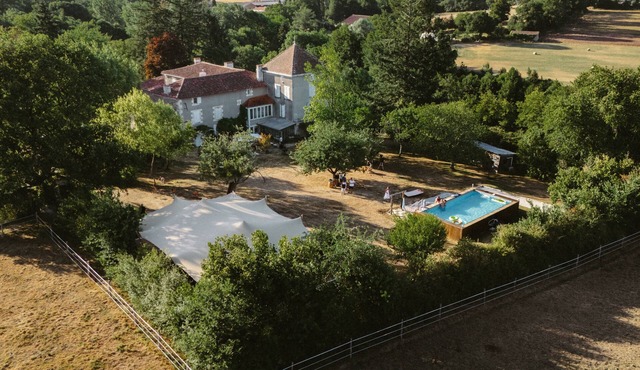 17th century manor overlooking the Charente