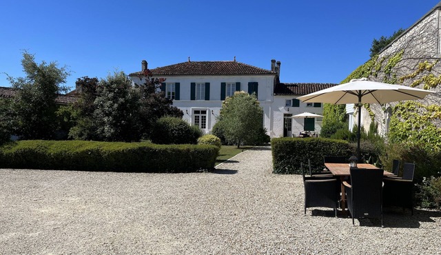 1854 Chassors- Charente gîte - 4*- heated pool & Jacuzzi, amazing facilities