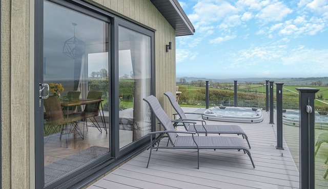 2 bedroom accommodation in Midsomer House, East Compton