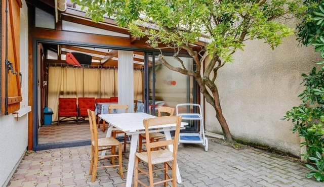 400 m from the beach, apartment for 5 people. with private garden