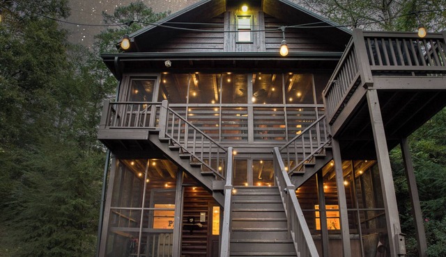 6 BR Waterfront Cabin w/Hot Tub Fire Pit & Game Rm
