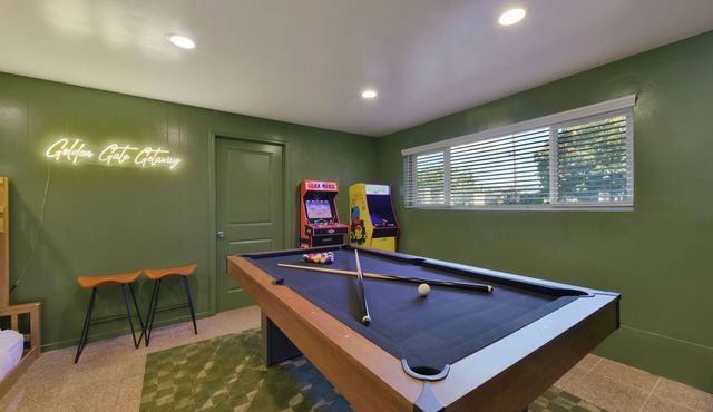 7 Bed Single Level Home+Detached Casita, Game Room, Fire-pit, Free Parking/Wi-fi