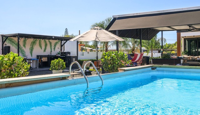 A MINUTOS DE LA PLAYA Y RESTAURANTES CASA EQUIPADA, PISCINA, WIFFI PUERTO RICO