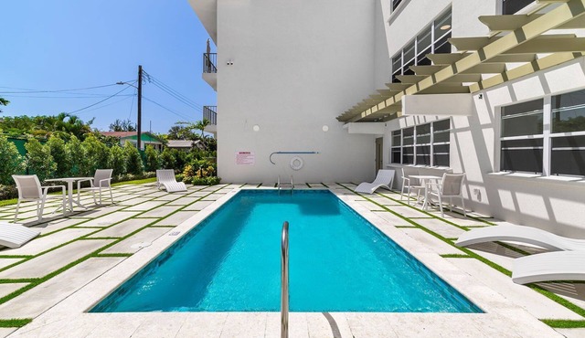 Across from beach with resort pool - Coral Beach 202